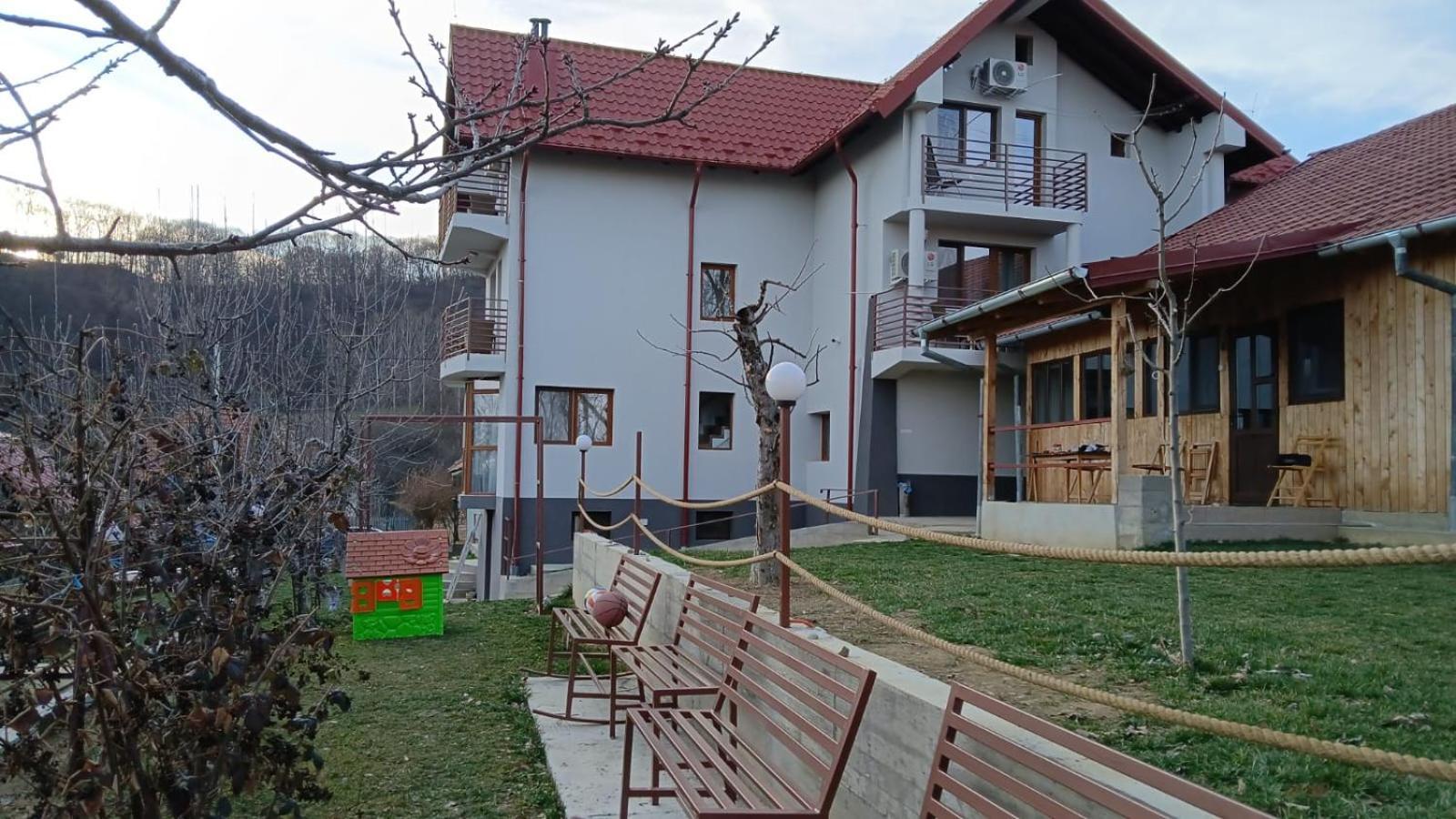 Perla Argesului, Ciubar, Piscina, Lift, Gratar, Cabana, Pensiuni, Hotel Cazare Transfagarasan Curtea De Arges Albestii de Arges 外观 照片