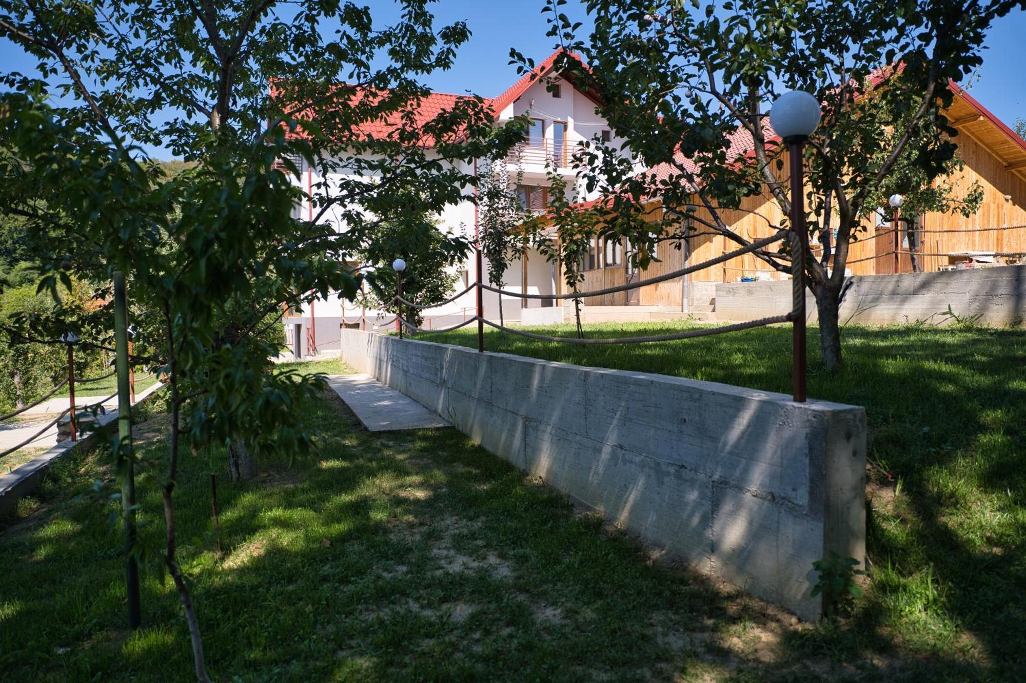 Perla Argesului, Ciubar, Piscina, Lift, Gratar, Cabana, Pensiuni, Hotel Cazare Transfagarasan Curtea De Arges Albestii de Arges 外观 照片